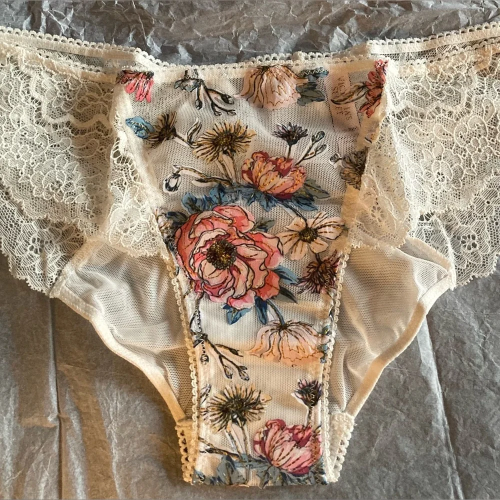 Victoria’s Secret Dream Angels Floral Demi Bra and Cheekini Panty Set NWT - Picture 11 of 14